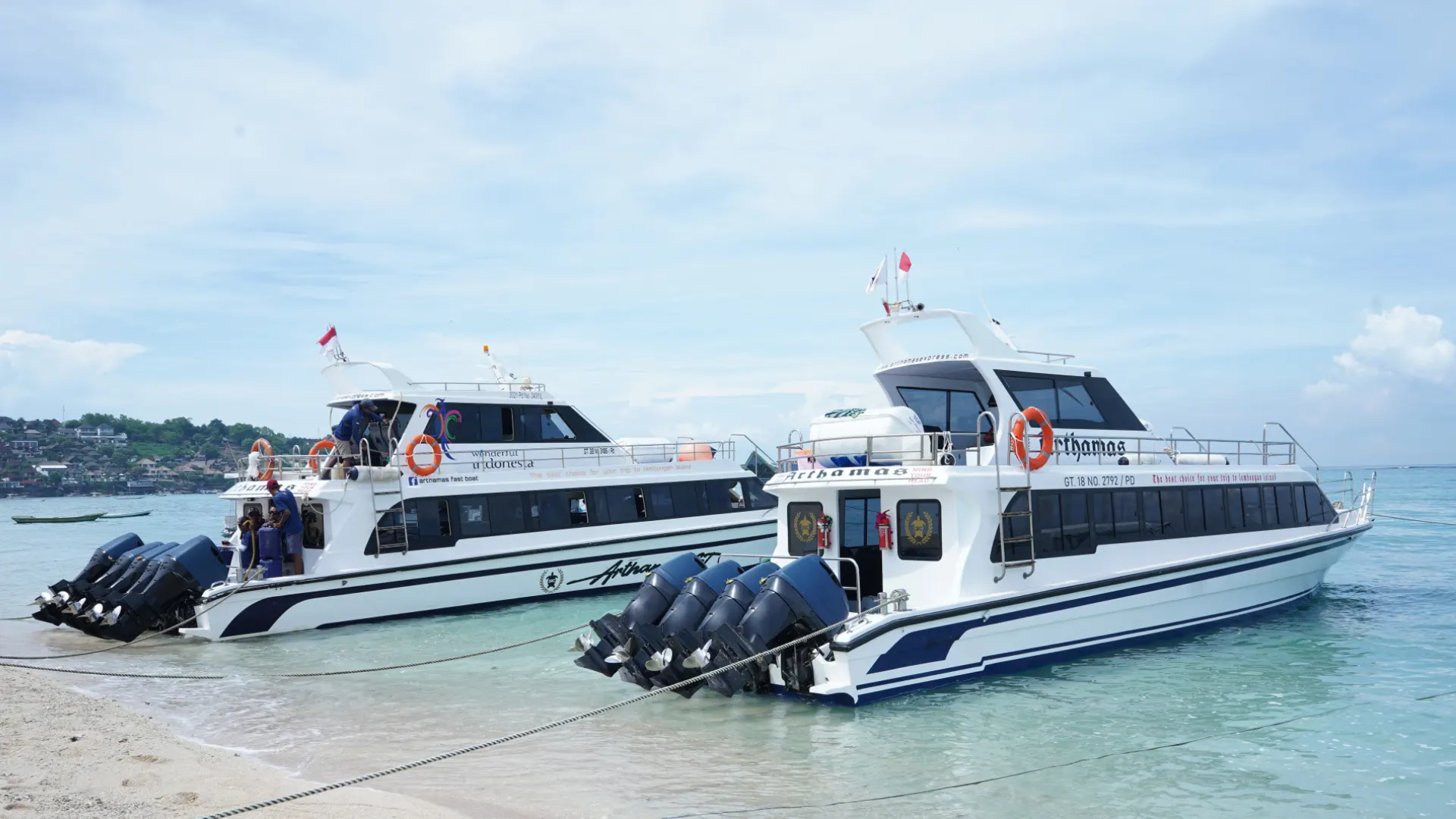 Arthamas Express fast boat at Jungut Batu coastline Nusa Lembongan