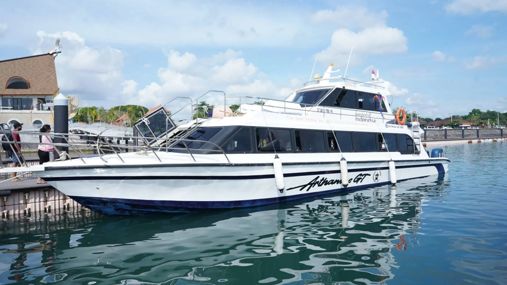 Arthamas Express fast boat arrive at Sanur Harbor Bali for Lembongan fast boat service