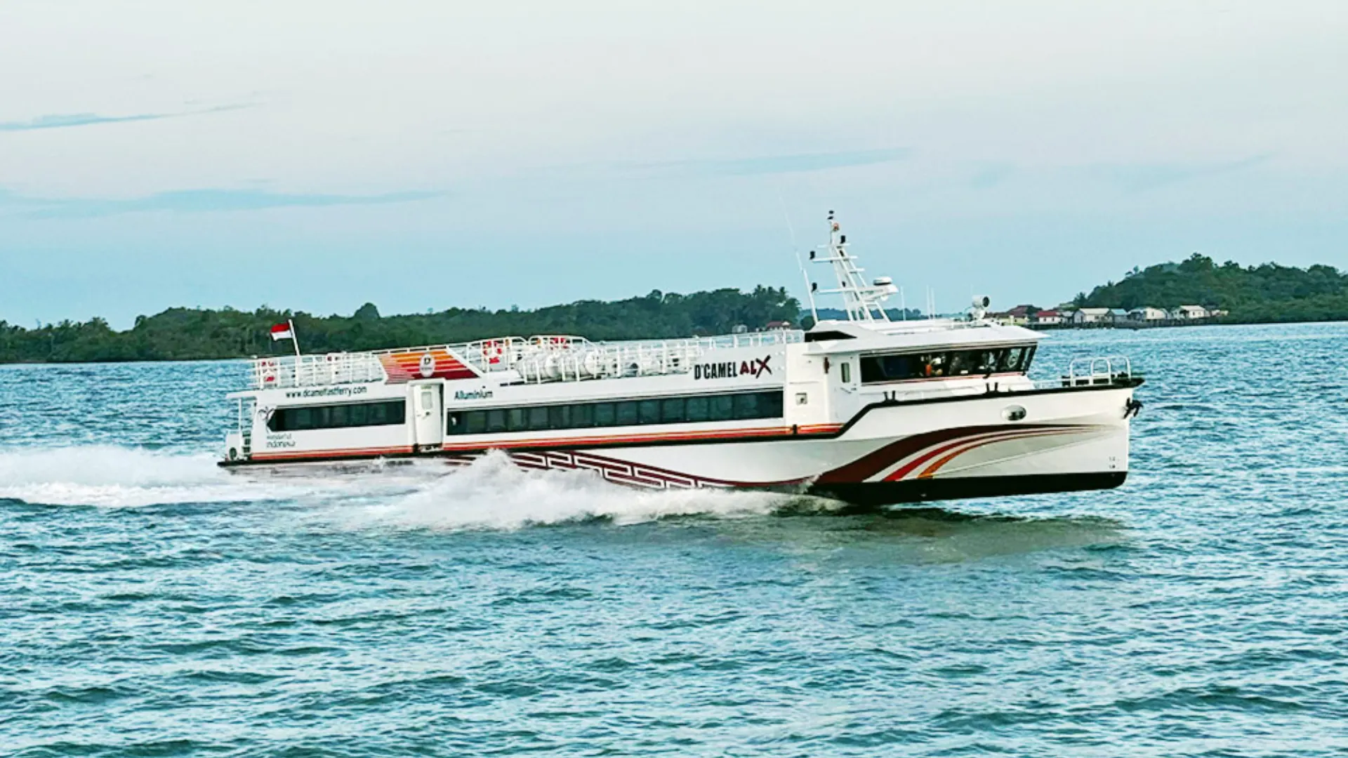 Dcamel ALX Fast Ferry cruising on the ocean side view for Bali to Nusa Lembongan fast boat service