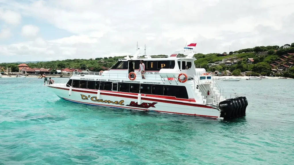 Dcamel Fast Boat operating in Nusa Lembongan waters for Bali to Lembongan fast boat service