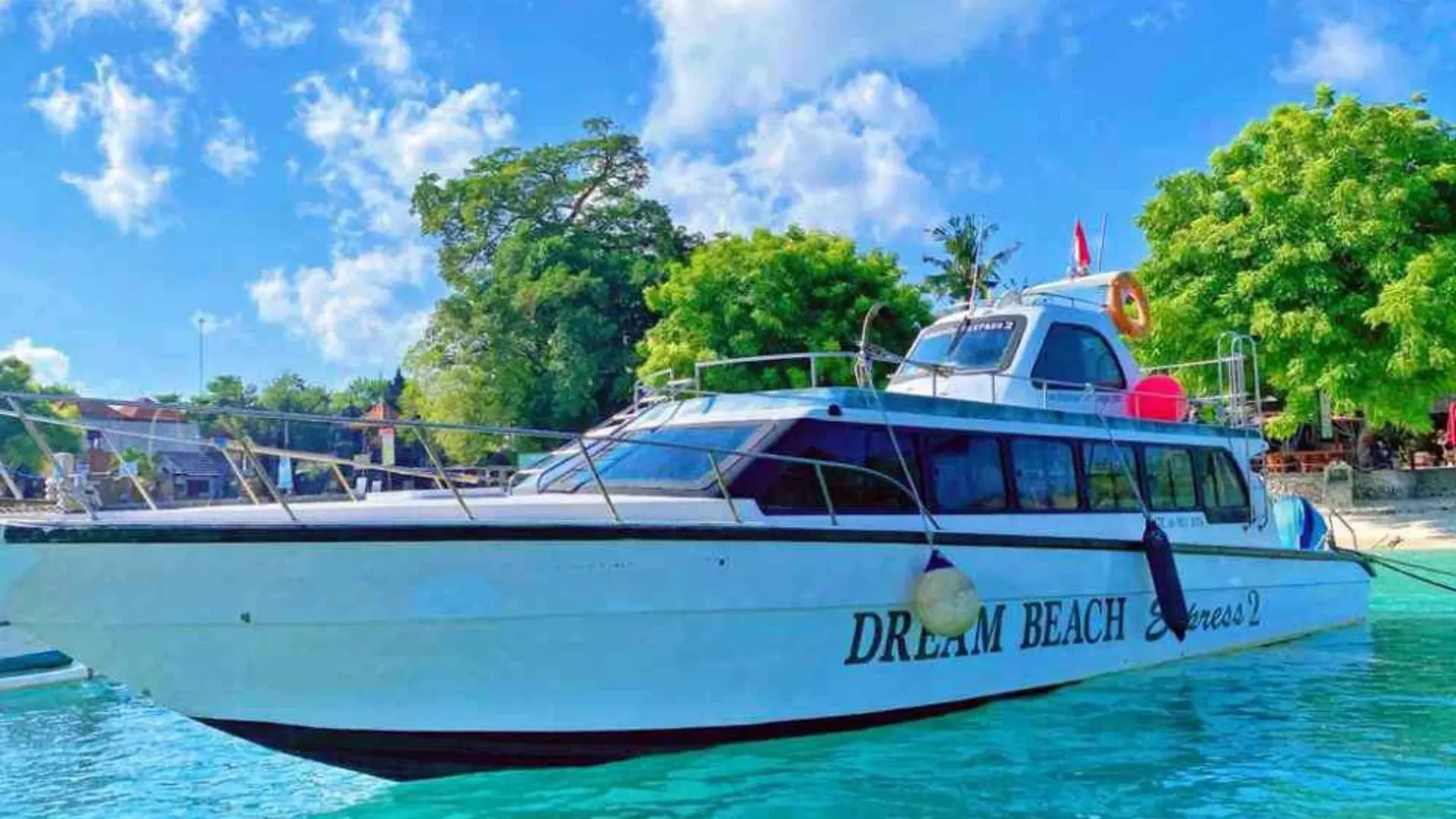 Dream Beach Fast Boat at the coastline of Nusa Lembongan preparing for passenger transfer