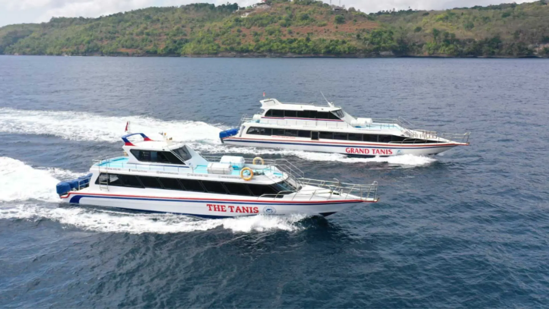 Two The Tanis Fast Cruise fast boats cruising on the ocean for Bali to Nusa Lembongan fast boat service