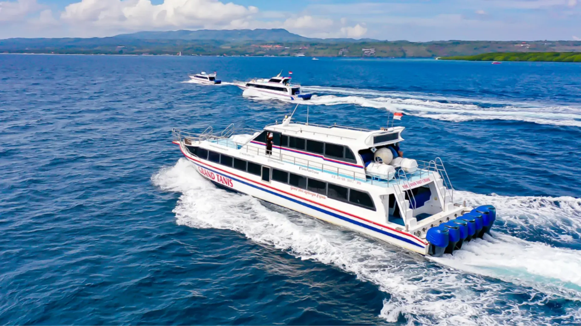Three The Tanis Fast Cruise fast boats sailing together on Bali to Lembongan fast boat route