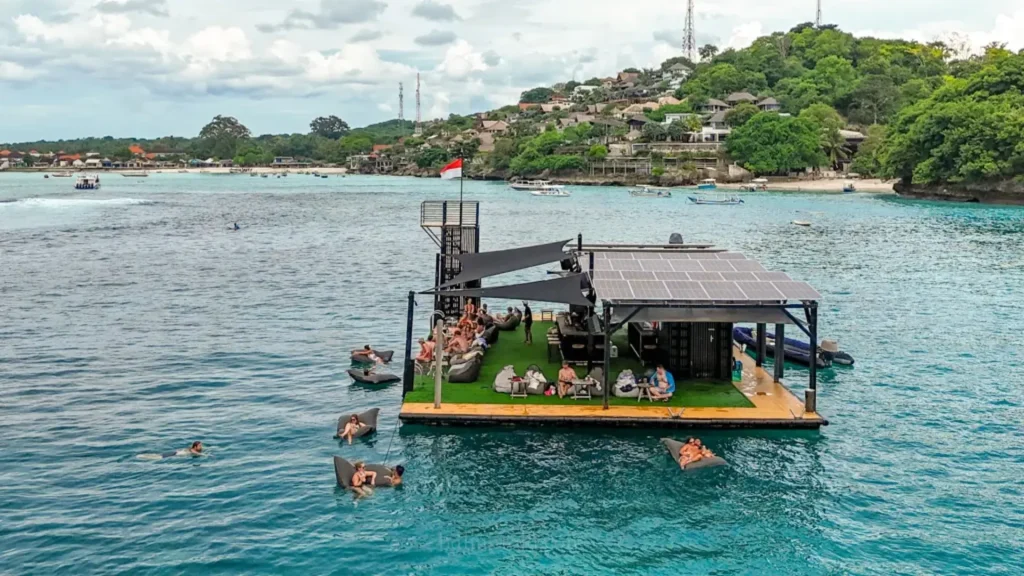 Floating beach club at Lembongan Beach offering a relaxed and chill atmosphere during Watersport Lembongan experience